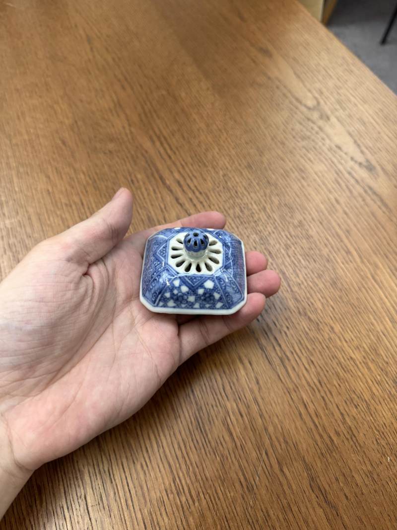 清乾隆 青花鏤空茶蓋壺 | Santos Collection | A Chinese export blue and white reticulated teapot and cover, Qing dynasty, Qianlong period - 图20