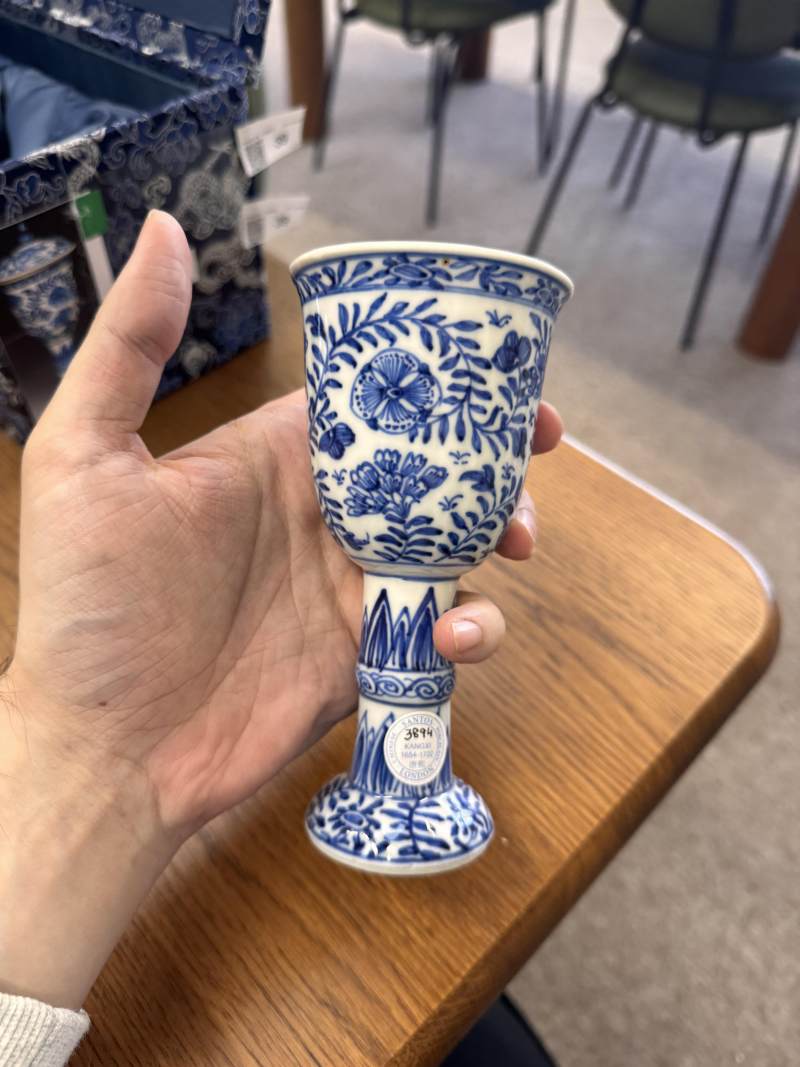 清康熙 青花花卉紋高足蓋盃 | Santos Collection | A Chinese blue and white goblet and cover, Qing dynasty, Kangxi period - 图5