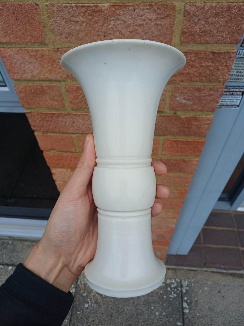 清十七至十八世紀 德化白釉觚 | A Chinese Dehua white-glazed beaker vase, gu, Qing dynasty, 17th-18th century - 图10