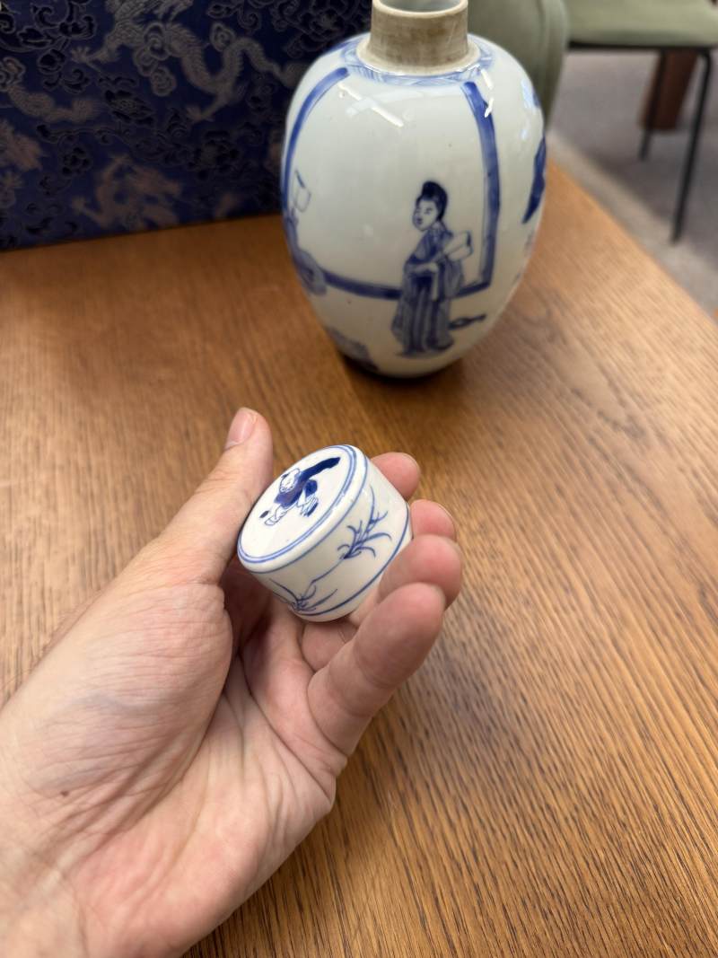 清康熙 青花仕女圖蓋罐一對 | Santos Collection | A pair of Chinese blue and white 'ladies' jars and covers, Qing dynasty, Kangxi period - 图6