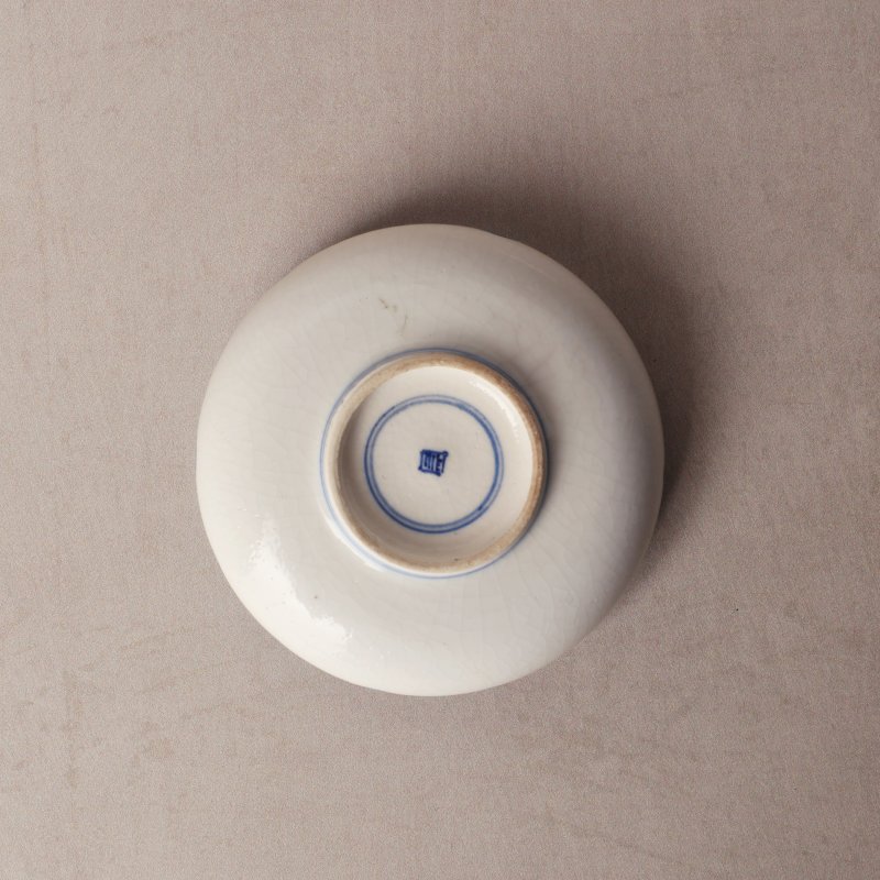 清康熙 漿胎青花樂釣圖蓋盒 | Santos Collection | A Chinese soft paste blue and white box and cover, Qing dynasty, Kangxi period - 图7