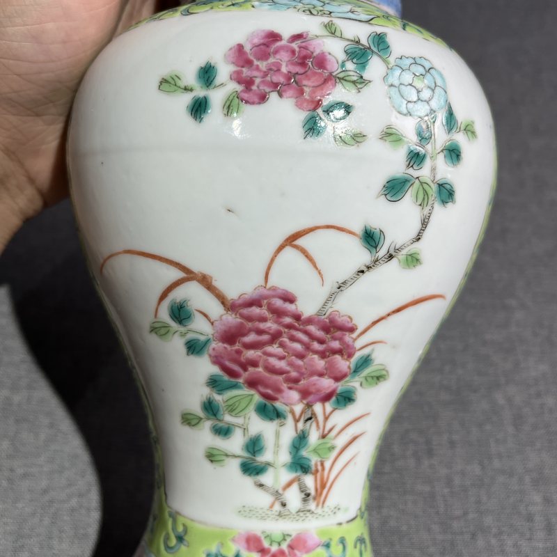 清晚期粉彩花卉花觚 - 图7
