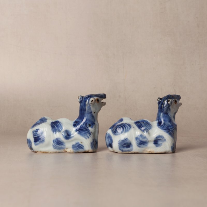 明天啟 青花雙峰駱駝形水滴一對 | Santos Collection | A pair of rare Chinese blue and white 'Bactrian camel' water droppers, Ming dynasty, Tianqi period - 图2