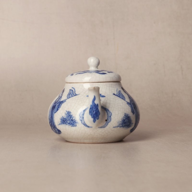 清康熙 漿胎青花仕女圖小茶蓋壺 《玉》款 | Santos Collection | A small Chinese soft-paste blue and white teapot and cover, Qing dynasty, Kangxi period - 图4