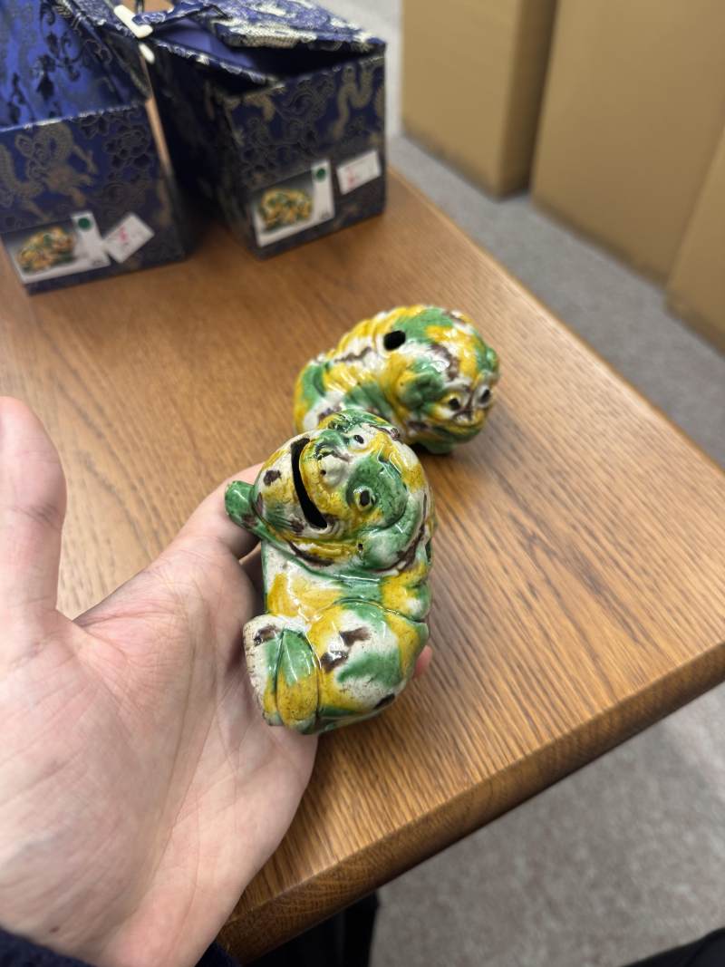 清康熙 卵白綠釉瑞獸像一對 | Santos Collection | A pair of Chinese egg and spinach-glazed 'mythical beast' figures, Qing dynasty, Kangxi period - 图10