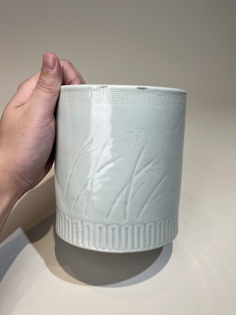 清 粉青釉暗刻岁寒三友纹笔筒 - 图4