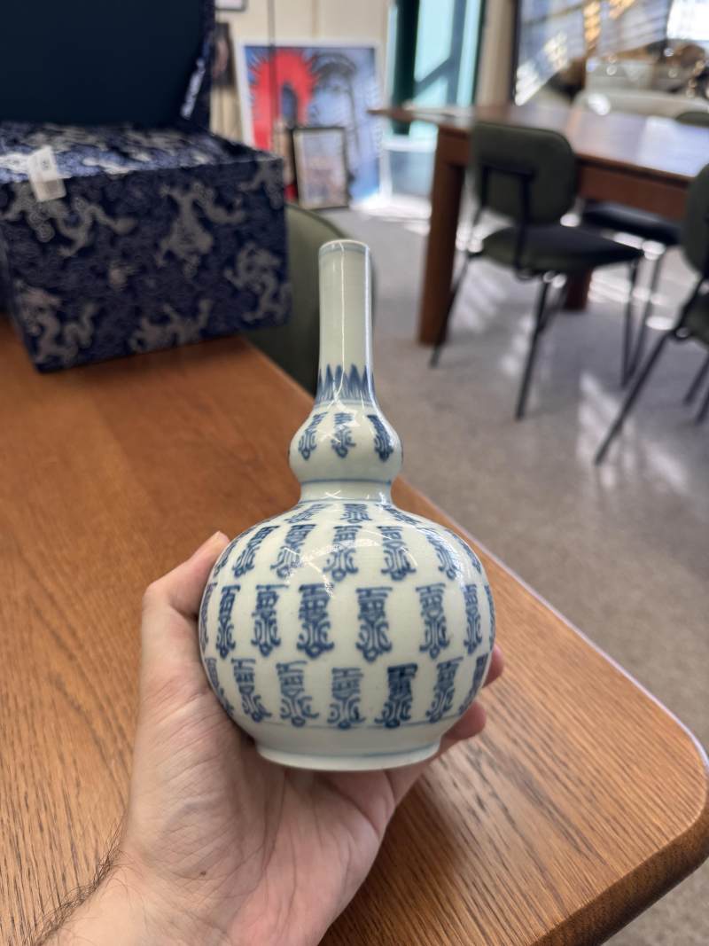 清康熙 青花壽字葫蘆瓶 | Santos Collection | A Chinese blue and white double-gourd 'shou' vase, Qing dynasty, Kangxi period - 图6