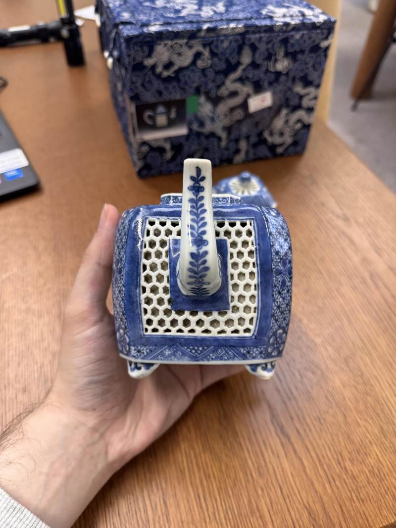 清乾隆 青花鏤空茶蓋壺 | Santos Collection | A Chinese export blue and white reticulated teapot and cover, Qing dynasty, Qianlong period - 图8