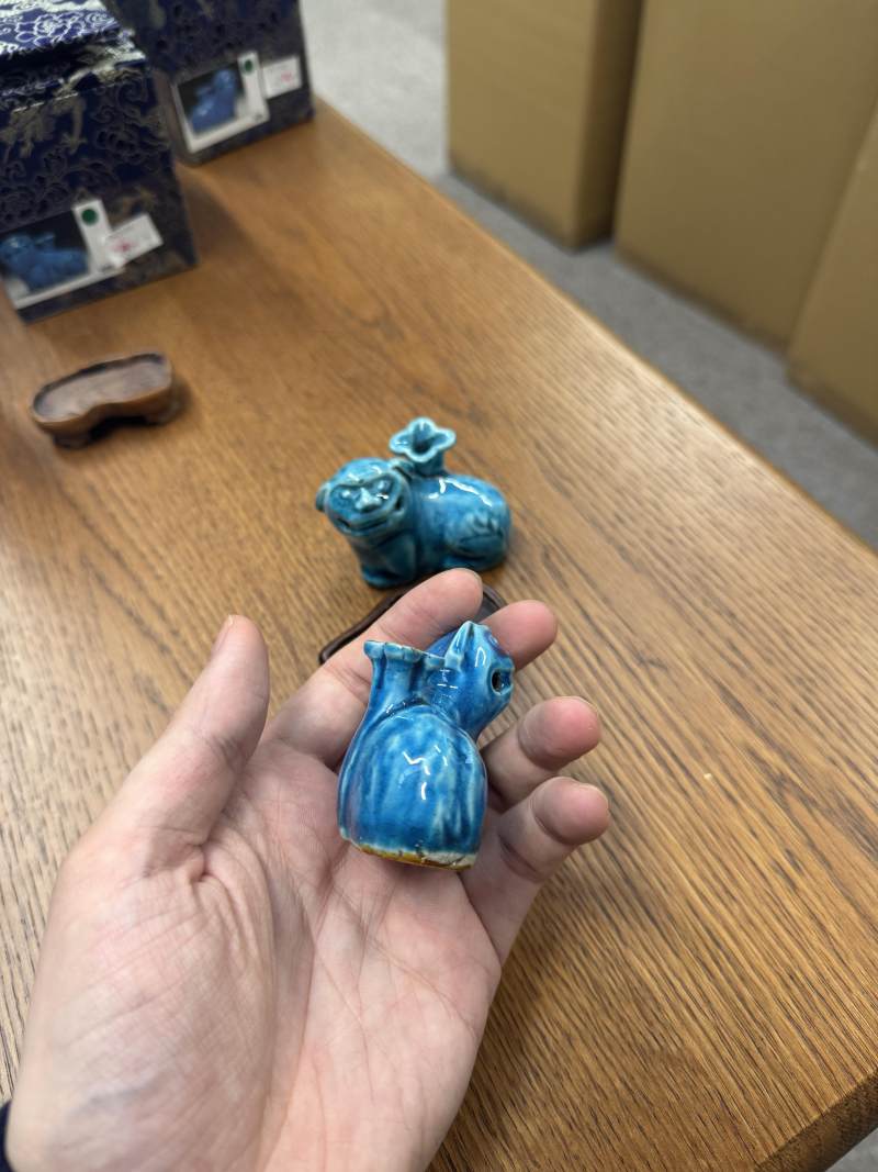 清康熙 松石綠釉太獅少獅像一對 | Santos Collection | Two Chinese monochrome turquoise-glazed 'Buddhist lion' figures, Qing dynasty, Kangxi period - 图13