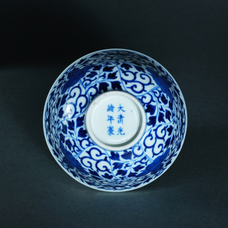 清光绪 青花缠枝花卉纹碗 - 图3