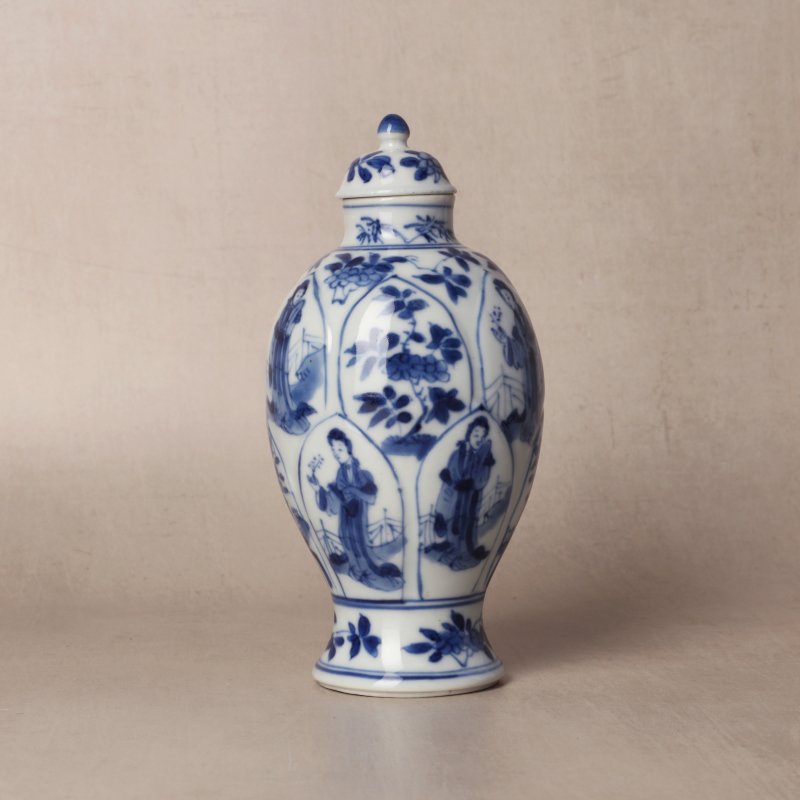 清康熙 青花仕女圖蓋罐 | Santos Collection | A Chinese blue and white 'ladies' jar and cover, Qing dynasty, Kangxi period - 图12