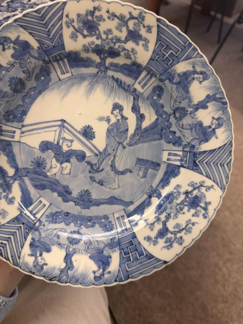 清康熙 青花嬰戲仕女圖盤 | Santos Collection | A Chinese blue and white 'figural' dish, Qing dynasty, Kangxi period - 图11