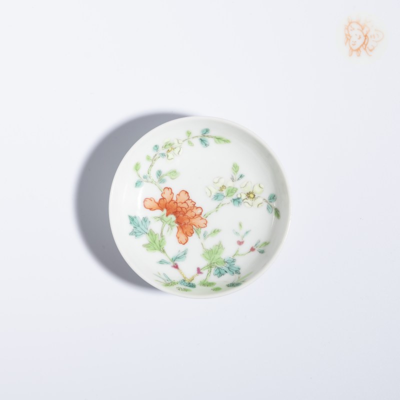 清道光 粉彩花卉纹小碟