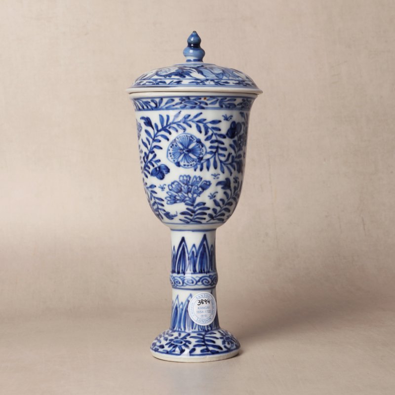 清康熙 青花花卉紋高足蓋盃 | Santos Collection | A Chinese blue and white goblet and cover, Qing dynasty, Kangxi period - 图16