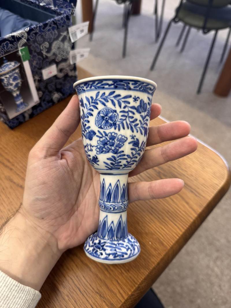 清康熙 青花花卉紋高足蓋盃 | Santos Collection | A Chinese blue and white goblet and cover, Qing dynasty, Kangxi period - 图6