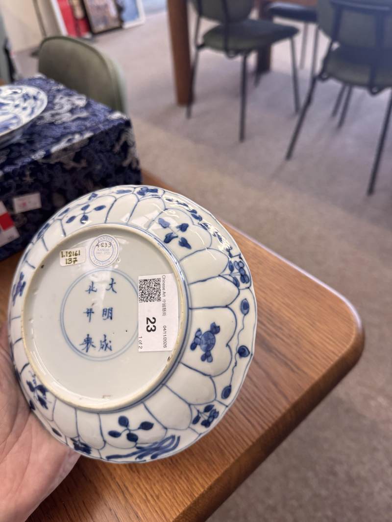 清康熙 青花躍龍紋盤一對 | Santos Collection | Two Chinese blue and white 'leaping dragon' dishes, Qing dynasty, Kangxi period - 图3