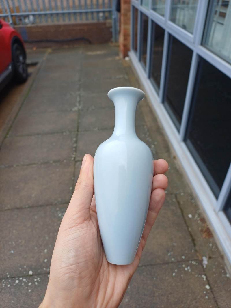 清康熙 天藍釉柳葉尊 《大清康熙年製》款 | A fine Chinese clair-de-lune 'willow leaf' vase, Qing dynasty, Kangxi mark - 图7
