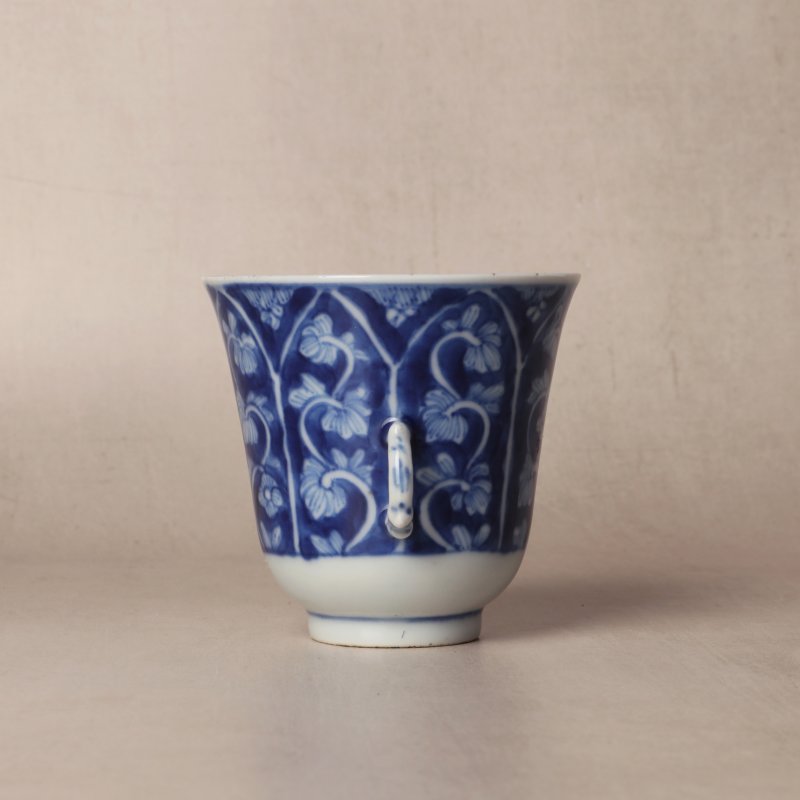 清康熙 青花花卉紋雙耳盃 | Santos Collection | A Chinese blue and white chocolate cup, Qing dynasty, Kangxi period - 图13