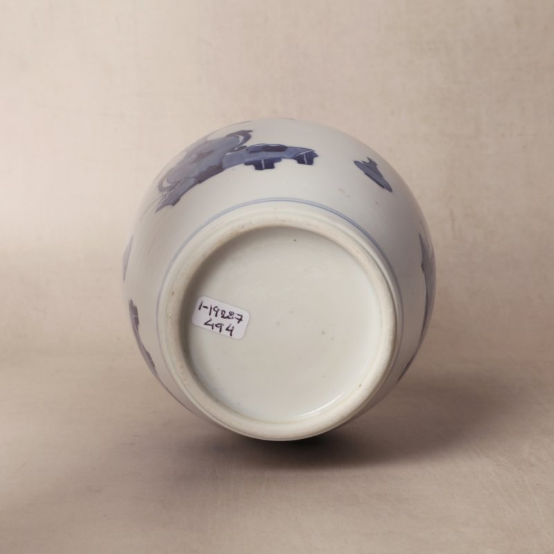 清康熙 青花花卉紋蒜頭瓶 | Santos Collection | A Chinese blue and white garlic-mouth vase, Qing dynasty, Kangxi period - 图14