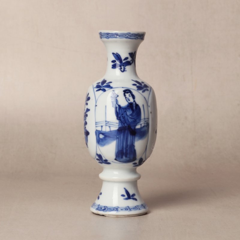 清康熙 青花仕女圖瓶 | Santos Collection | A Chinese blue and white 'ladies' vase, Qing dynasty, Kangxi period - 图1