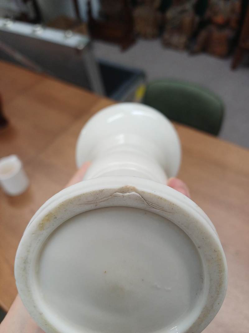 清十七至十八世紀 德化白釉觚 | A Chinese Dehua white-glazed beaker vase, gu, Qing dynasty, 17th-18th century - 图8