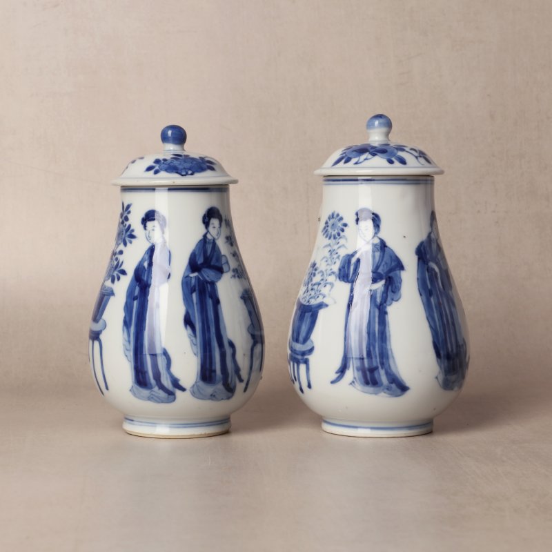 清康熙 青花仕女圖芥末蓋罐一對 | Santos Collection | A pair of Chinese blue and white 'ladies' mustard pots and covers, Qing dynasty, Kangxi period - 图4