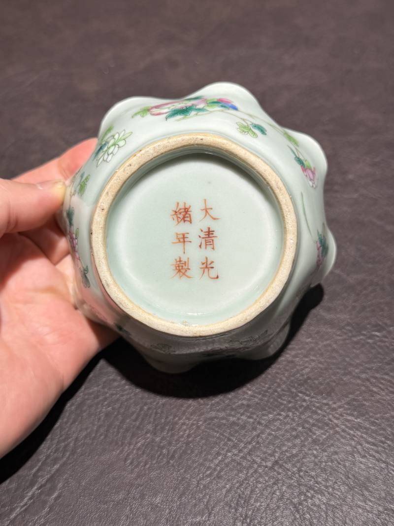 清光绪 青地粉彩花卉花口杯 - 图8