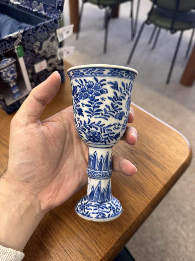 清康熙 青花花卉紋高足蓋盃 | Santos Collection | A Chinese blue and white goblet and cover, Qing dynasty, Kangxi period - 图7
