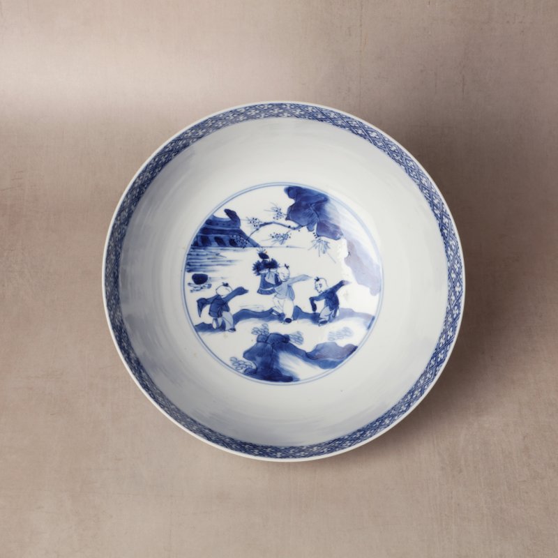 清康熙 青花人物故事圖盌 《大清康熙年製》款 | Santos Collection | A fine Chinese blue and white 'figural' bowl, Qing dynasty, Kangxi mark and of the period - 图5
