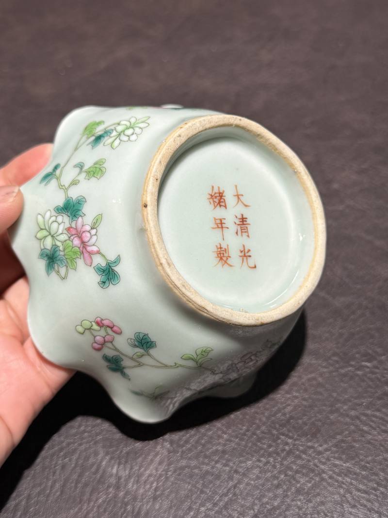 清光绪 青地粉彩花卉花口杯 - 图9