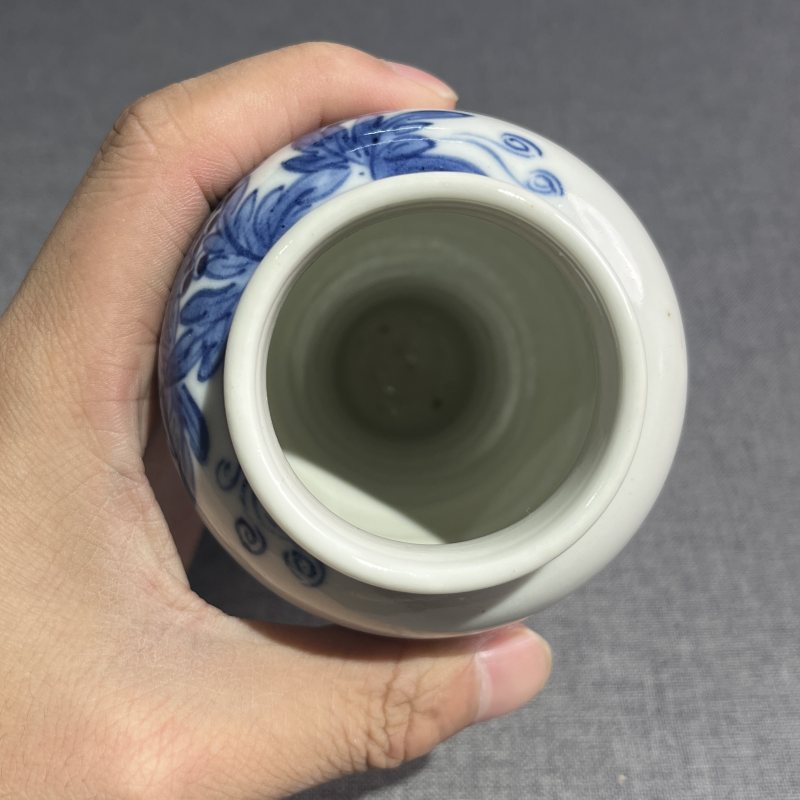 清乾隆青花松鼠葡萄纹广口瓶 - 图8