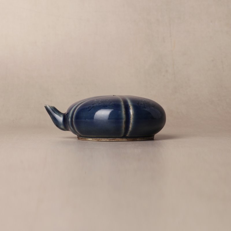 清十八世紀 藍釉水滴 | Santos Collection | A Chinese monochrome blue-glazed water dropper, Qing dynasty, 18th century - 图1