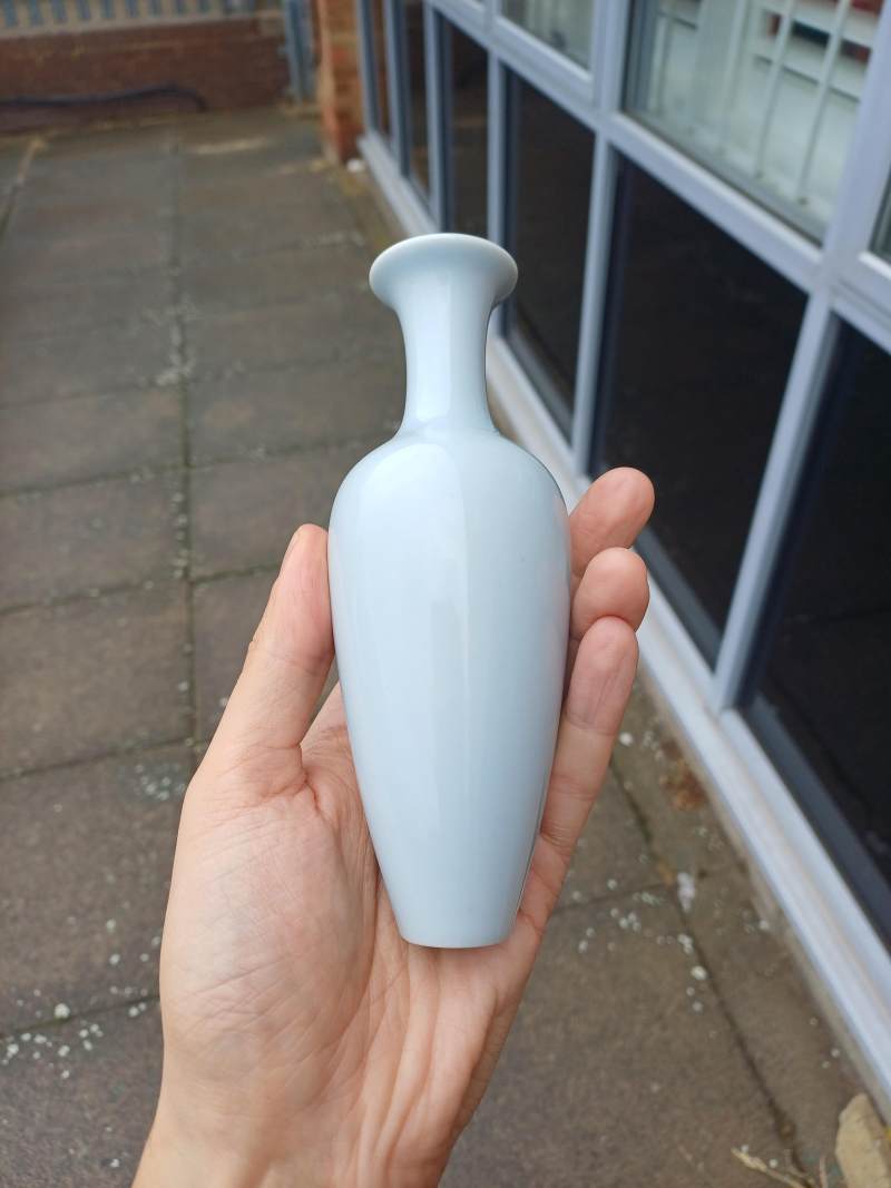 清康熙 天藍釉柳葉尊 《大清康熙年製》款 | A fine Chinese clair-de-lune 'willow leaf' vase, Qing dynasty, Kangxi mark - 图8