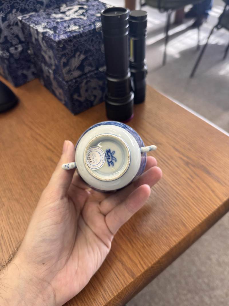 清康熙 青花花卉紋雙耳盃 | Santos Collection | A Chinese blue and white chocolate cup, Qing dynasty, Kangxi period - 图4