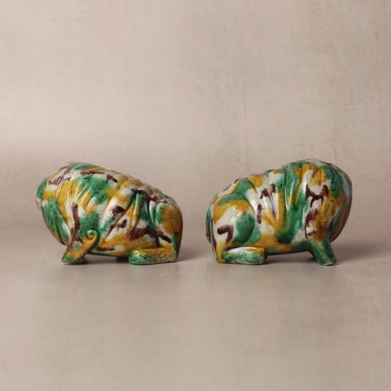 清康熙 卵白綠釉瑞獸像一對 | Santos Collection | A pair of Chinese egg and spinach-glazed 'mythical beast' figures, Qing dynasty, Kangxi period - 图12