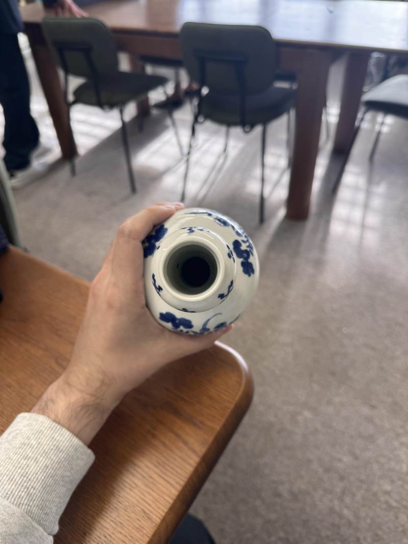清康熙 青花花卉紋蒜頭瓶 | Santos Collection | A Chinese blue and white garlic-mouth vase, Qing dynasty, Kangxi period - 图15