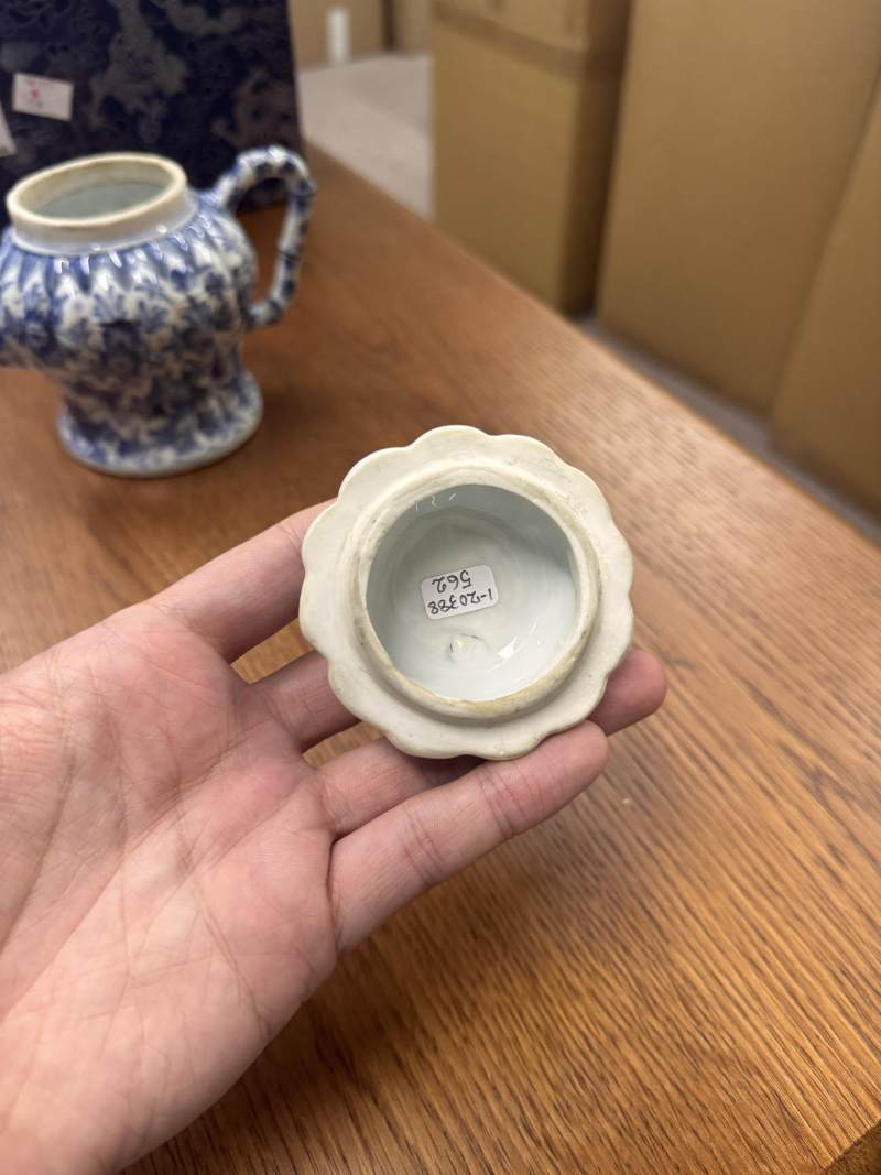 清康熙 青花竹節紋茶蓋壺 | Santos Collection | A fine Chinese blue and white 'bamboo' teapot and cover, Qing dynasty, Kangxi period - 图22