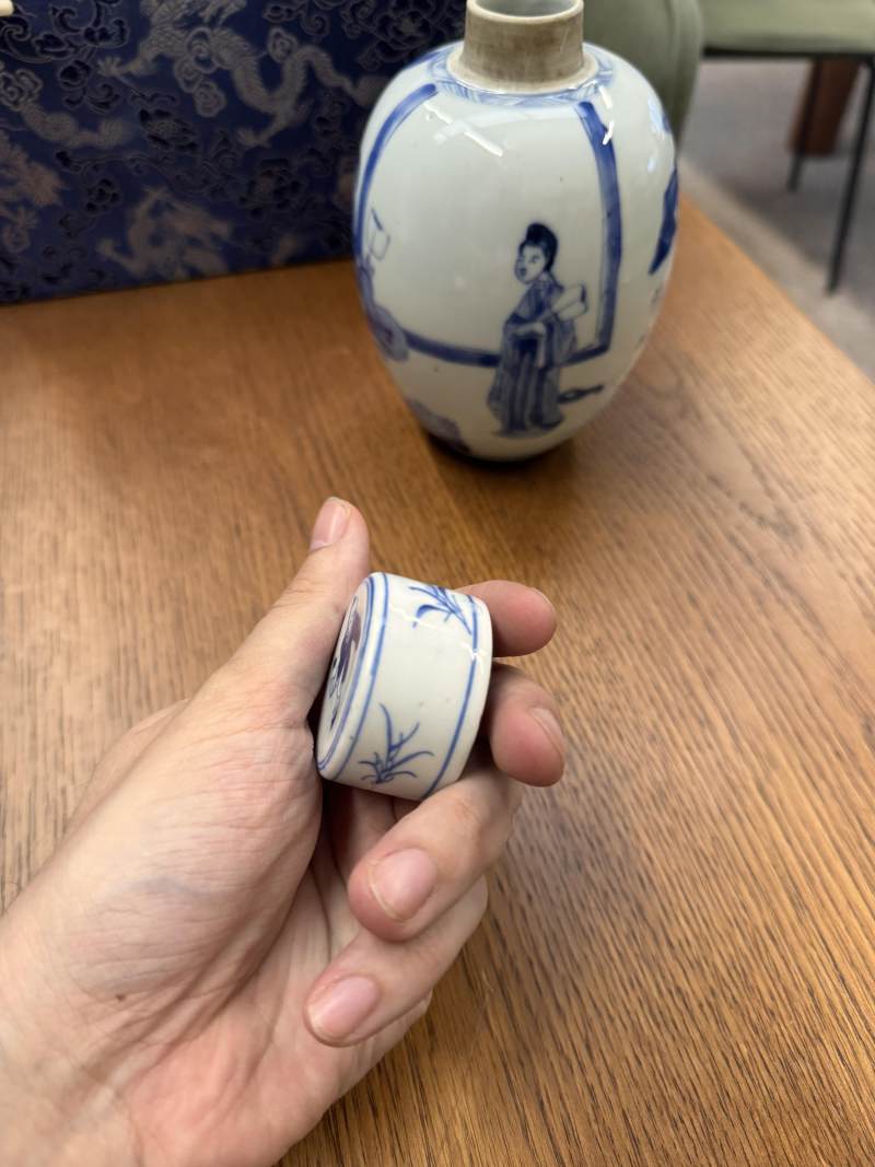 清康熙 青花仕女圖蓋罐一對 | Santos Collection | A pair of Chinese blue and white 'ladies' jars and covers, Qing dynasty, Kangxi period - 图14