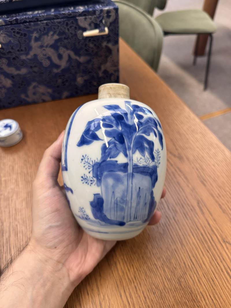 清康熙 青花仕女圖蓋罐一對 | Santos Collection | A pair of Chinese blue and white 'ladies' jars and covers, Qing dynasty, Kangxi period - 图4