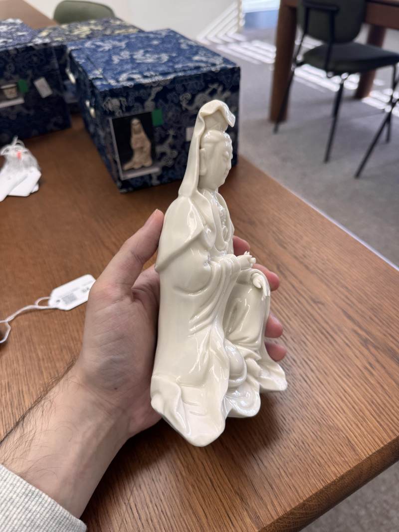 清十八世紀 德化白釉觀音坐像 | Santos Collection | A Chinese dehua figure of Guanyin, Qing dynasty, 18th century - 图10