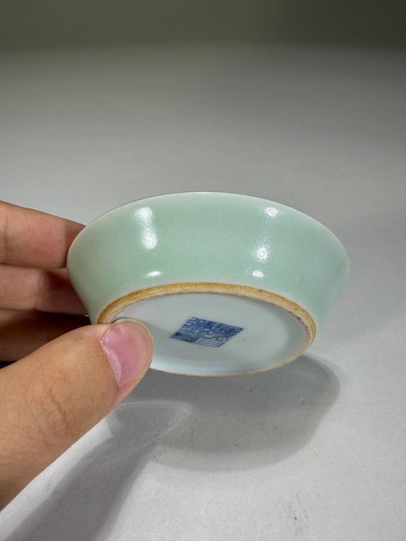 清乾隆 粉青釉小笔舔 - 图3