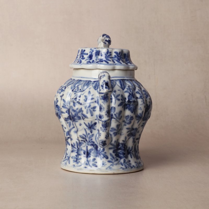 清康熙 青花竹節紋茶蓋壺 | Santos Collection | A fine Chinese blue and white 'bamboo' teapot and cover, Qing dynasty, Kangxi period - 图12