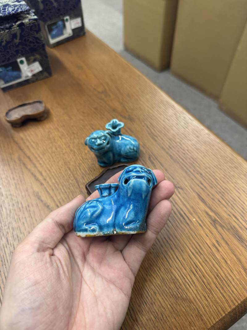 清康熙 松石綠釉太獅少獅像一對 | Santos Collection | Two Chinese monochrome turquoise-glazed 'Buddhist lion' figures, Qing dynasty, Kangxi period - 图5