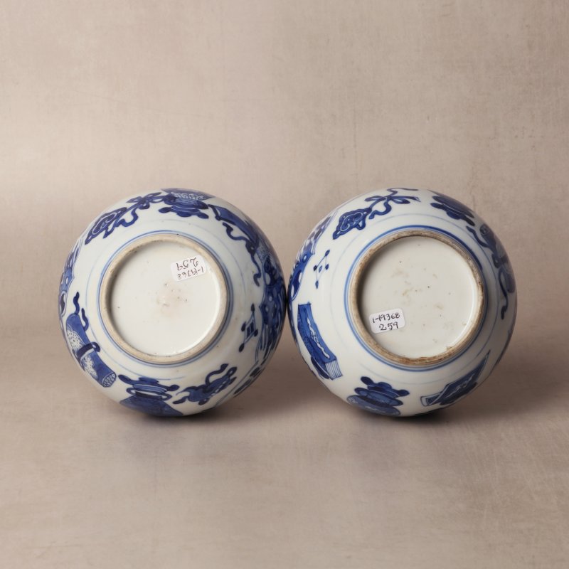 清康熙 青花花卉紋直頸瓶一對 | Santos Collection | A pair of Chinese blue and white bottle vases, Qing dynasty, Kangxi period - 图25