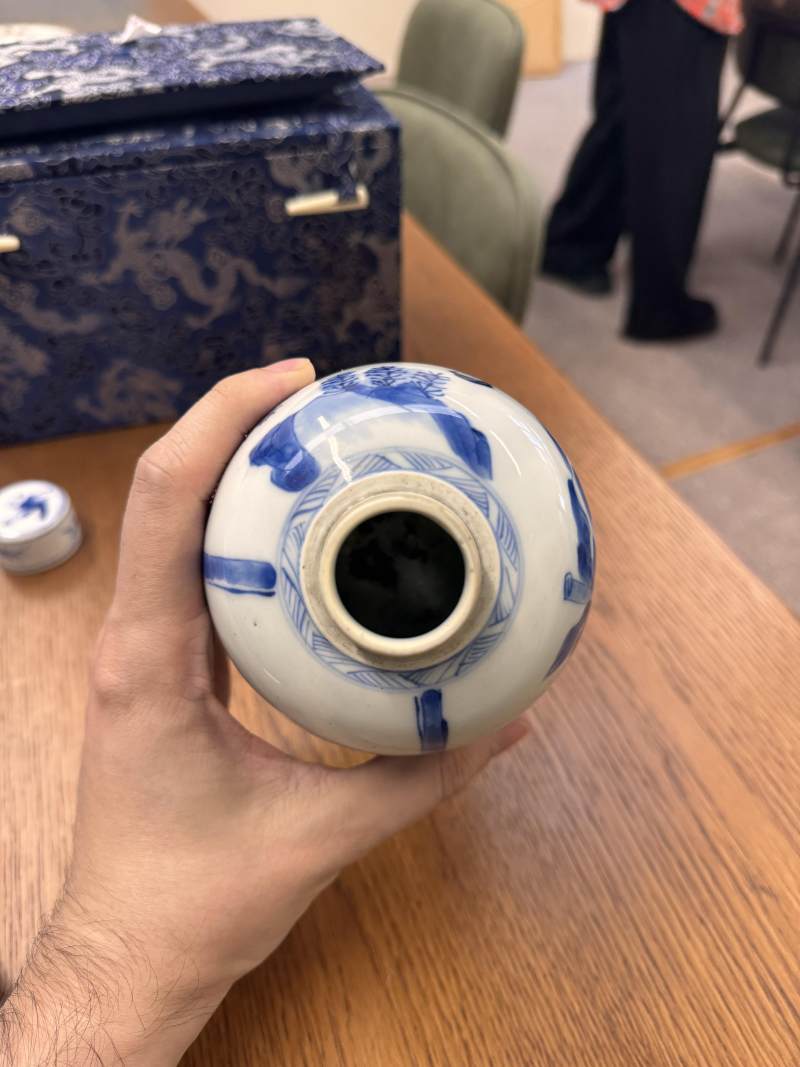 清康熙 青花仕女圖蓋罐一對 | Santos Collection | A pair of Chinese blue and white 'ladies' jars and covers, Qing dynasty, Kangxi period - 图41