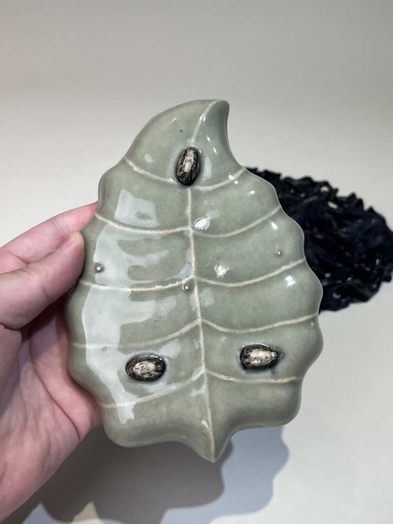 清乾隆 豆青釉诗文叶型笔洗 - 图5
