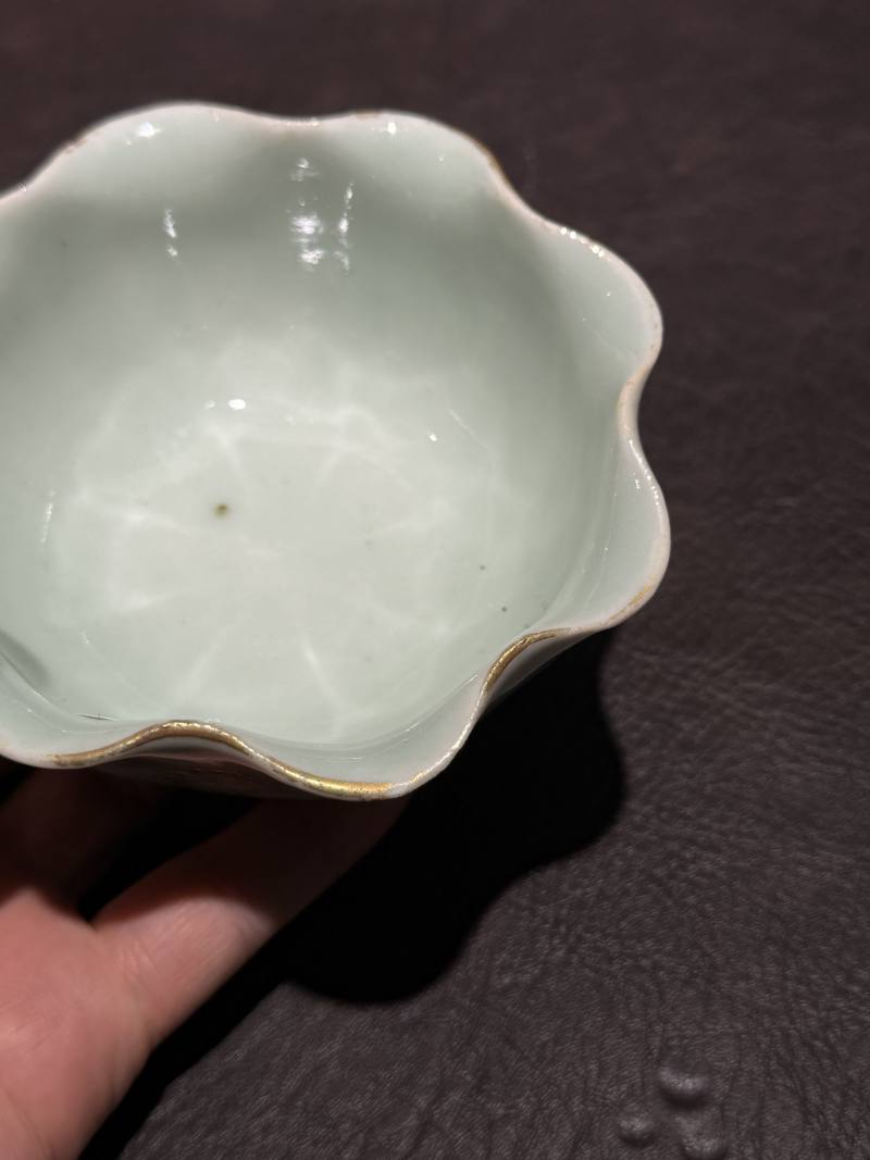 清光绪 青地粉彩花卉花口杯 - 图11
