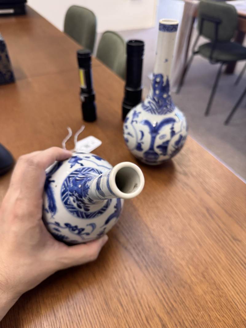清康熙 青花花卉紋直頸瓶一對 | Santos Collection | A pair of Chinese blue and white bottle vases, Qing dynasty, Kangxi period - 图5