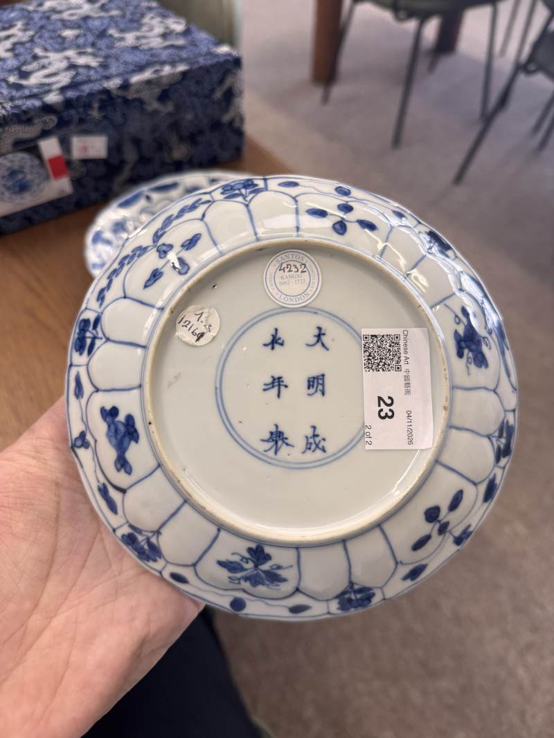 清康熙 青花躍龍紋盤一對 | Santos Collection | Two Chinese blue and white 'leaping dragon' dishes, Qing dynasty, Kangxi period - 图15