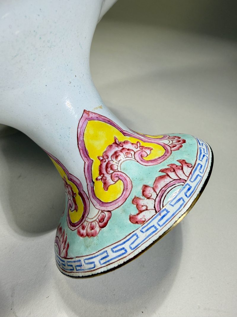 民国 铜胎画珐琅花卉寿桃纹高足盘 - 图7